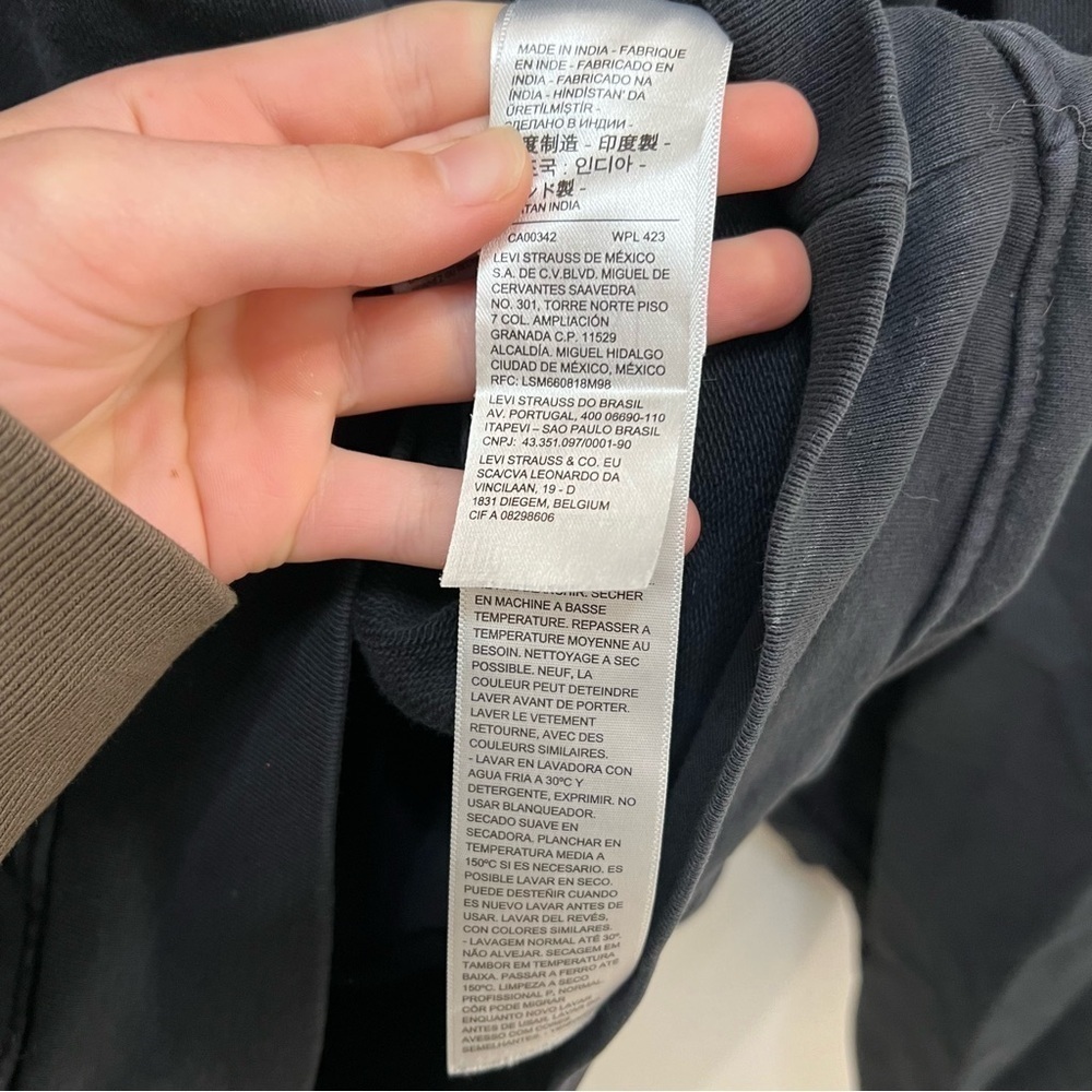 BUNDLE of Levi’s black sweatshirt AND sweatpants - Picture 17 of 17